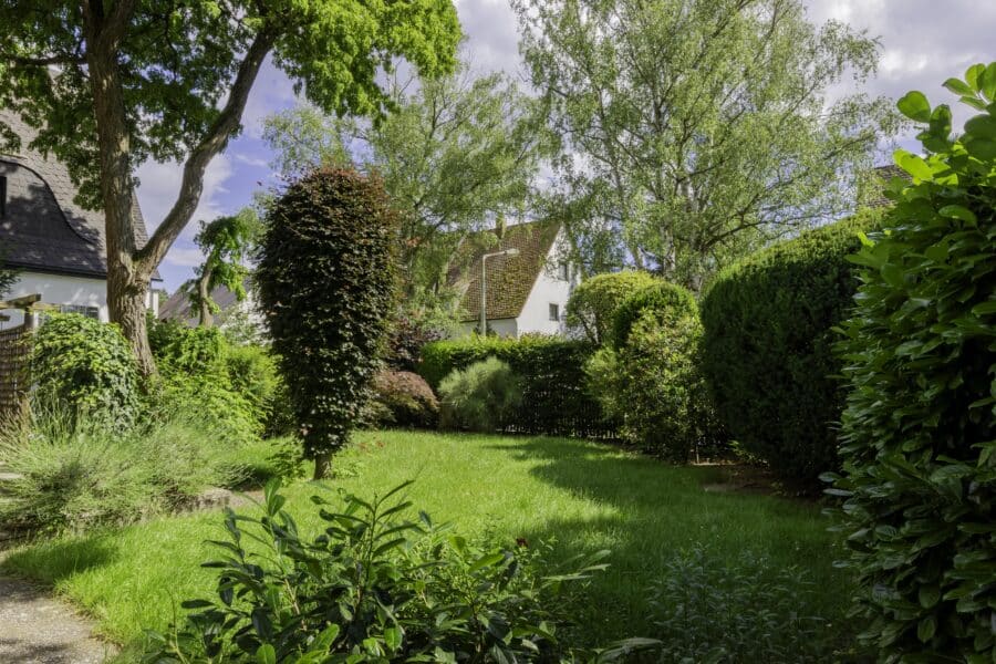 Charmantes Einfamilienhaus mit sonnigem Garten in beliebter Wohnlage von Nürnberg-Ziegelstein - Garten