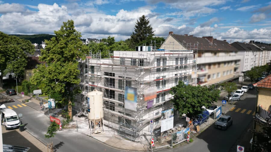 ZUM KAUF! Exklusive Eigentumswohnung mit Dachterrasse in begehrter Lage von Arnsberg - Frontansicht