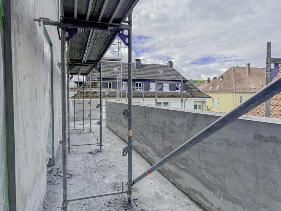 ZUM KAUF! Exklusive Eigentumswohnung mit Dachterrasse in begehrter Lage von Arnsberg - Balkon